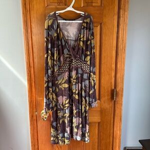 Boden Women dress labeled 12 R (US 8 ?) Rayon Spandex long sleeve